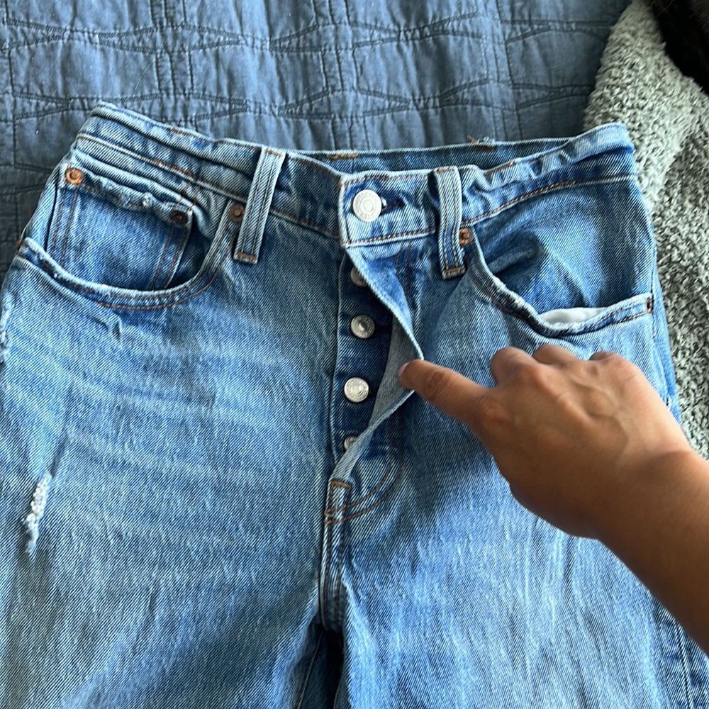 Levi’s - Picture 2 of 6